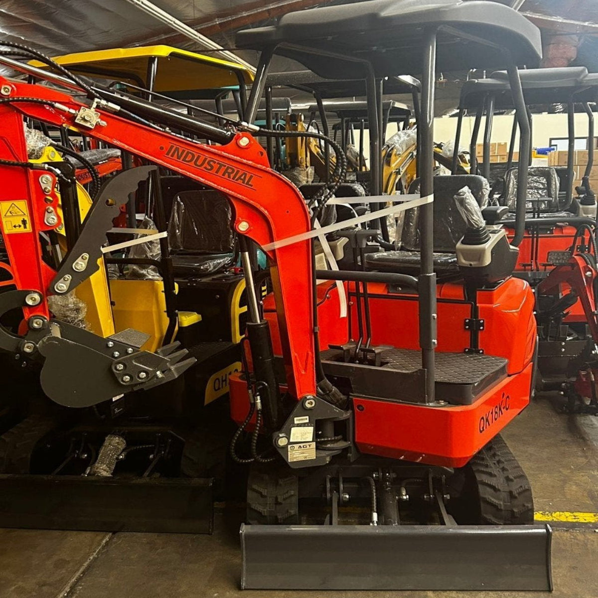 1.4 Ton, Kubota Engine Mini Excavator w/ Side Swing Boom, &amp; Hydraulic Thumb | AGT-QK18K-C