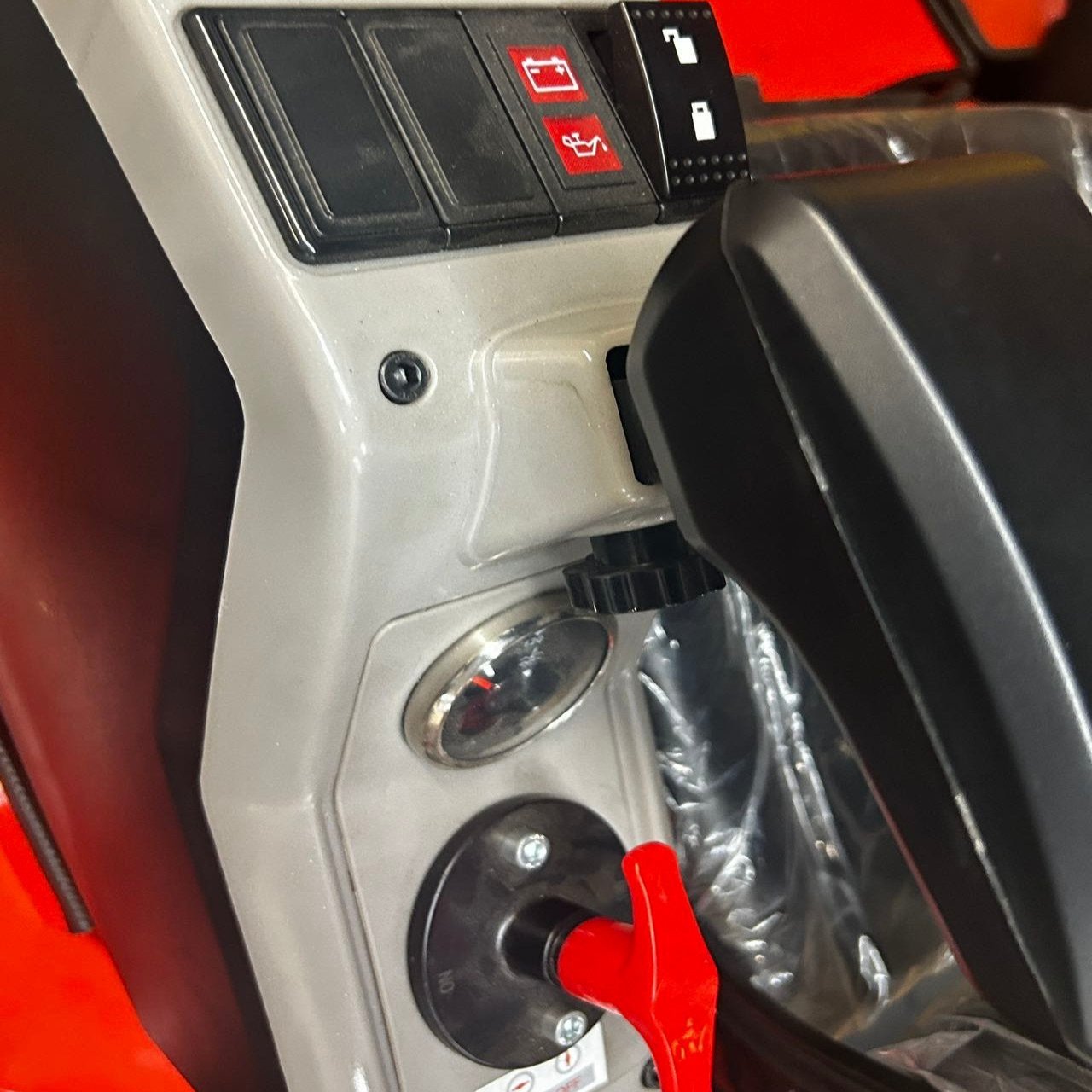 1.4 Ton, Kubota Engine Mini Excavator w/ Side Swing Boom, &amp; Hydraulic Thumb | AGT-QK18K-C