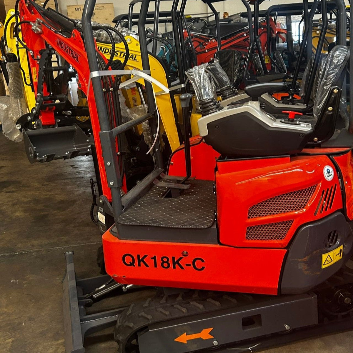 1.4 Ton, Kubota Engine Mini Excavator w/ Side Swing Boom, &amp; Hydraulic Thumb | AGT-QK18K-C