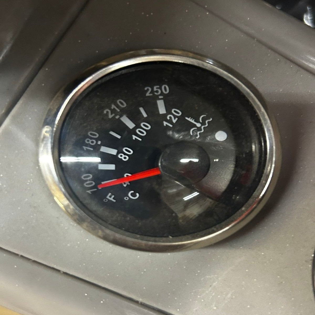 1.4 Ton, Kubota Engine Mini Excavator w/ Side Swing Boom, &amp; Hydraulic Thumb | AGT-QK18K-C