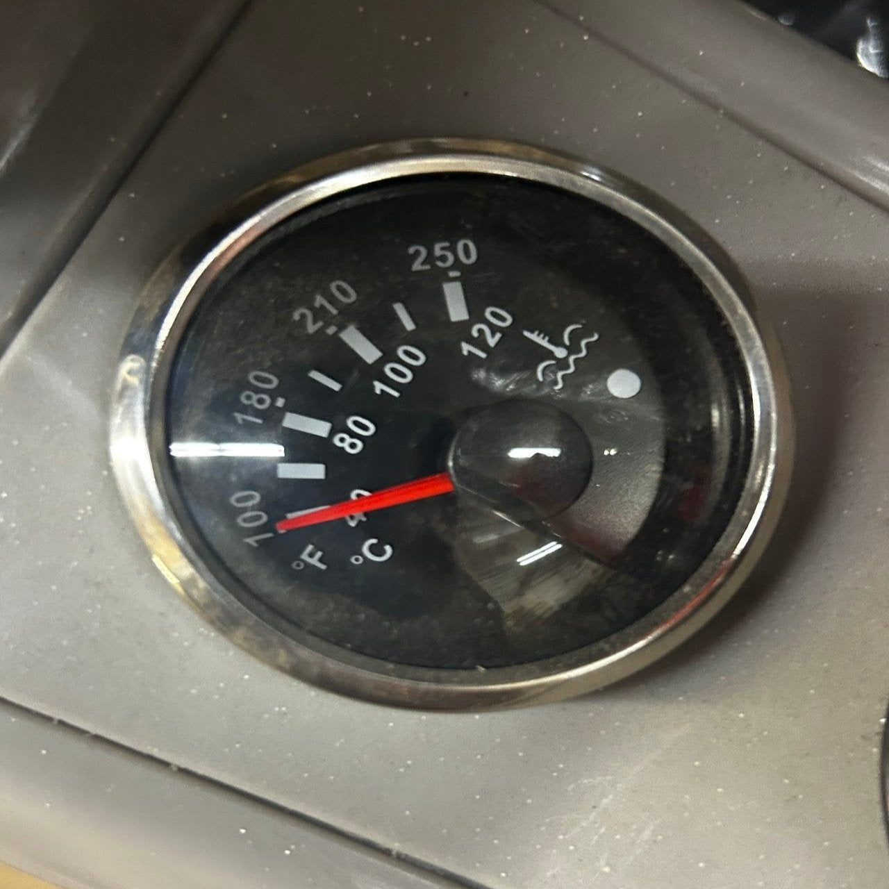 1.4 Ton, Kubota Engine Mini Excavator w/ Side Swing Boom, &amp; Hydraulic Thumb | AGT-QK18K-C