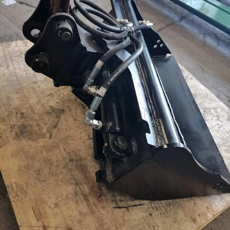 2.5 Ton Excavator Attachment Hydraulic Tilt Bucket 800mm Tilting Bucket 31 inch