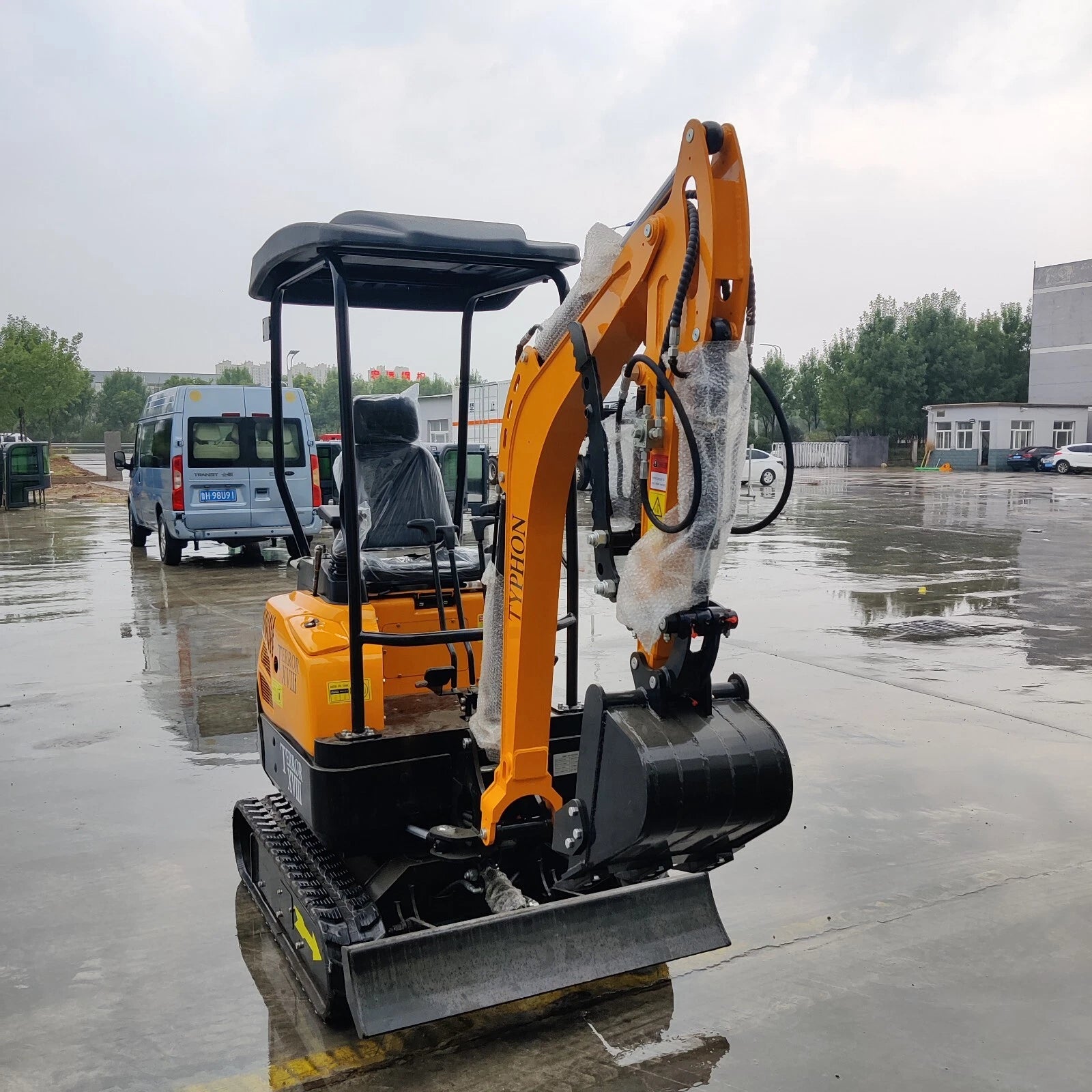 4,000 lbs Terror XVIII Mini Excavator, EPA Certified KUBOTA D902 Diesel Machine
